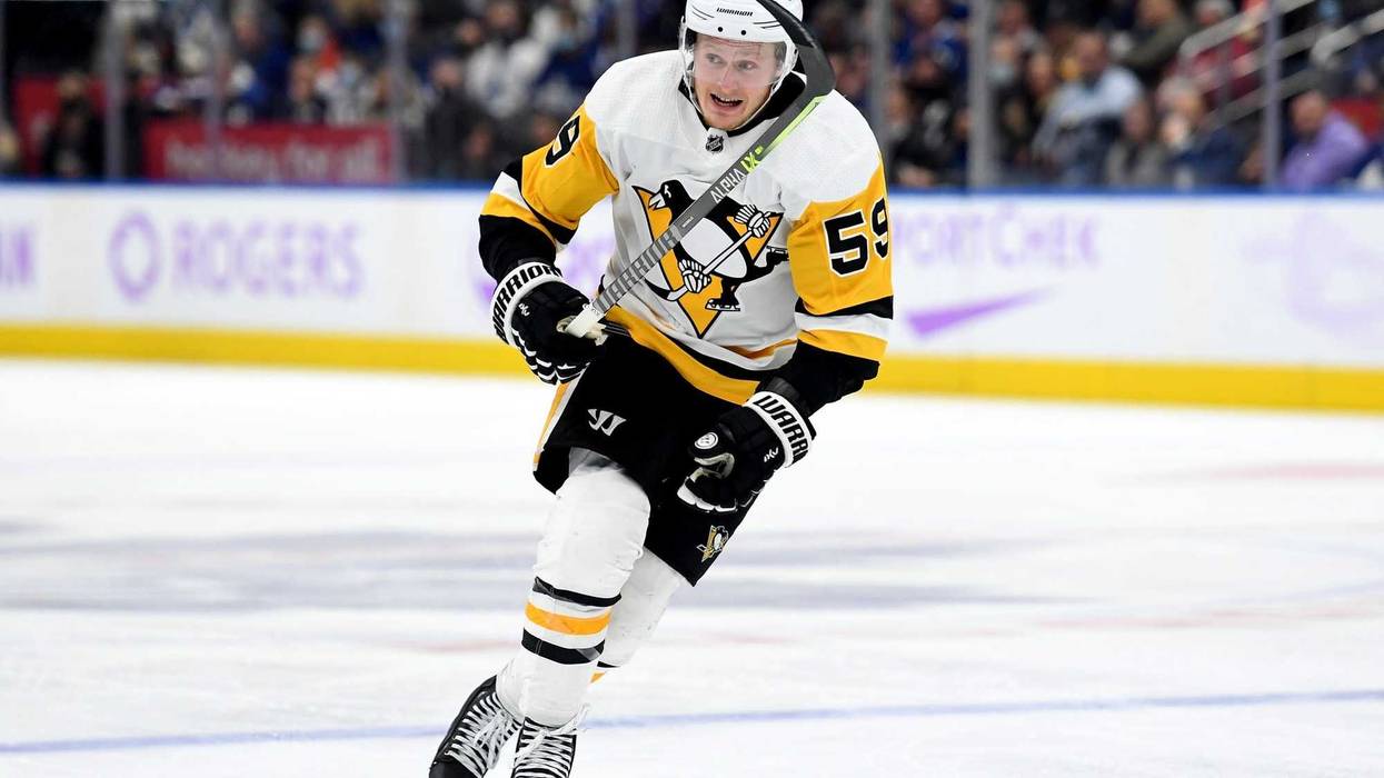 Jake Guentzel skating