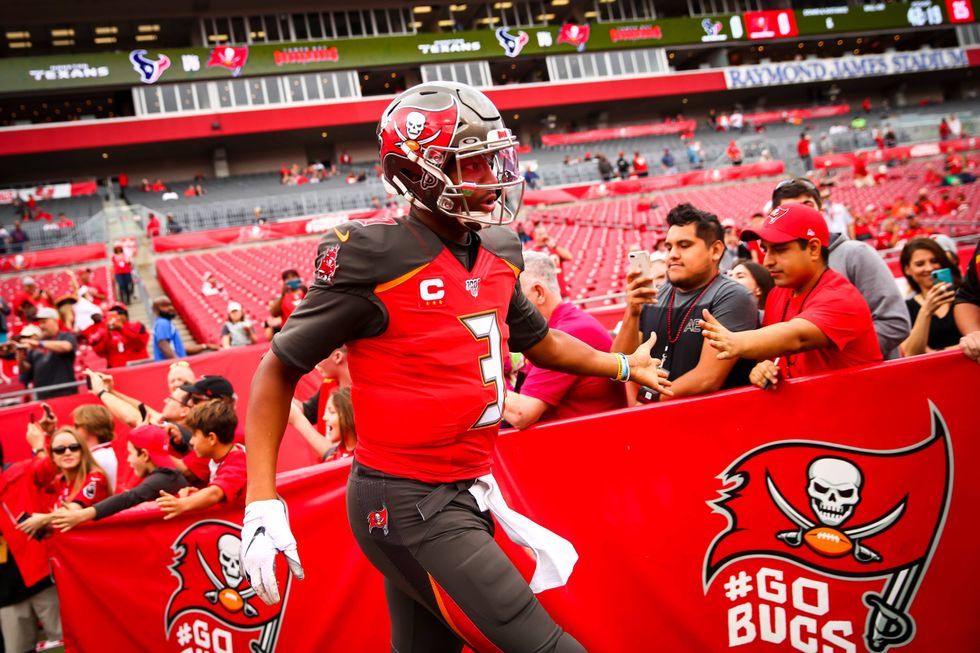 Jameis Winston showing Bucs fans some love