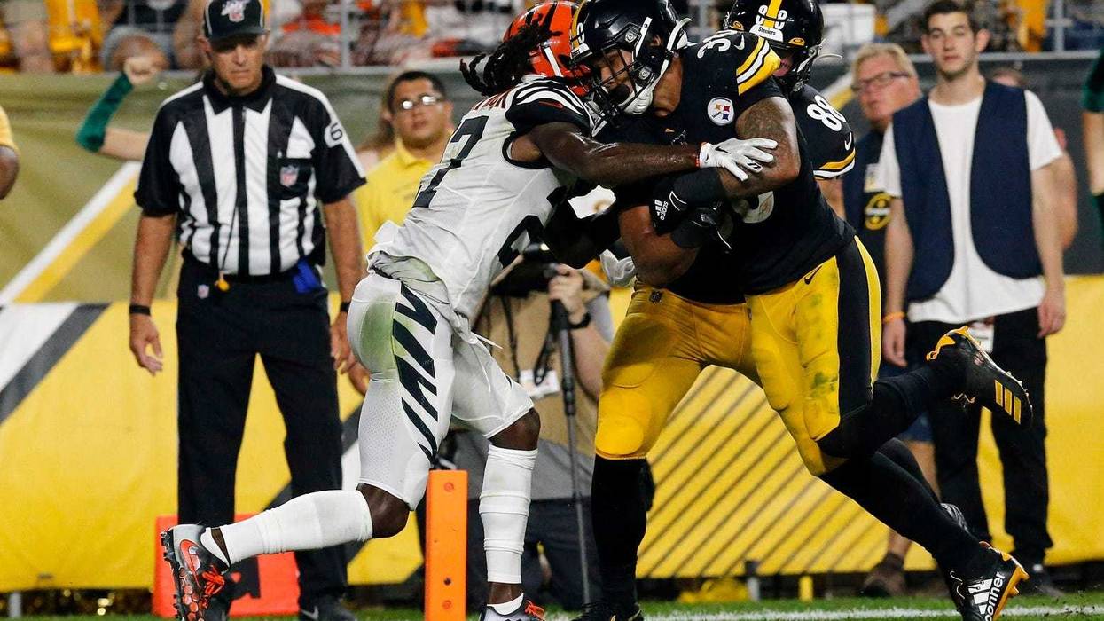 James Conner runs for a TD against the Bengals at Heinz Field
