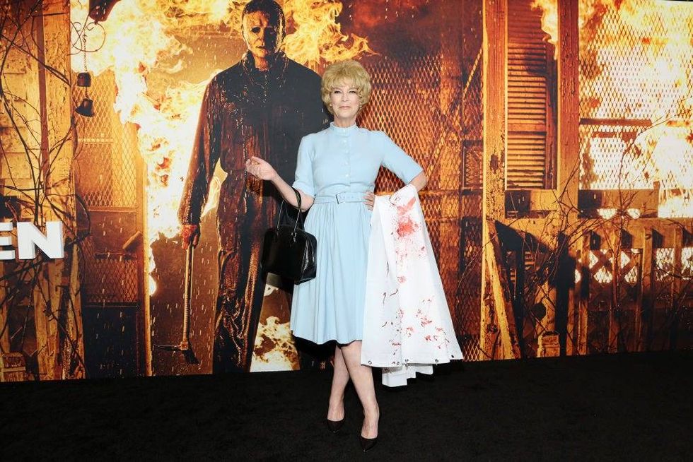 'Halloween's Jamie Lee Curtis and Michael Myers team up to assist with a couple's spooky gender reveal