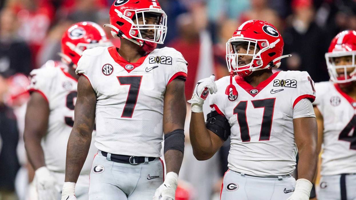 Jan 10, 2022; Indianapolis, IN, USA; Georgia Bulldogs linebacker Quay Walker (7) and Nakobe Dean (17) against the Alabama Crimson Tide in the 2022 CFP college football national championship game at Lucas Oil Stadium.