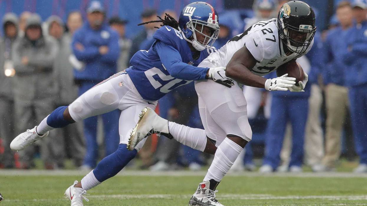 Janoris Jenkins makes a tackle