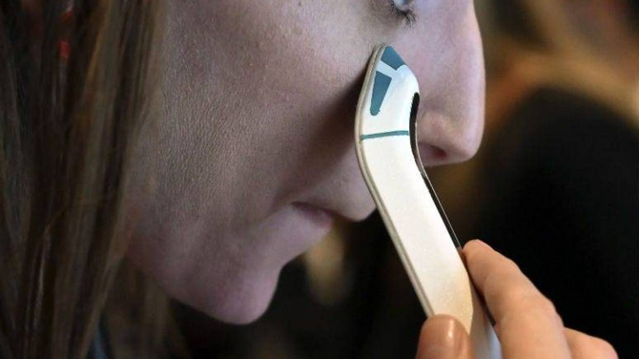 January 7, 2019; Las Vegas, NV, USA; Jessica Conditt tries Olay's electromagnetic FaceWand at Digital Experience, a media preview event at the Mirage Events Center.