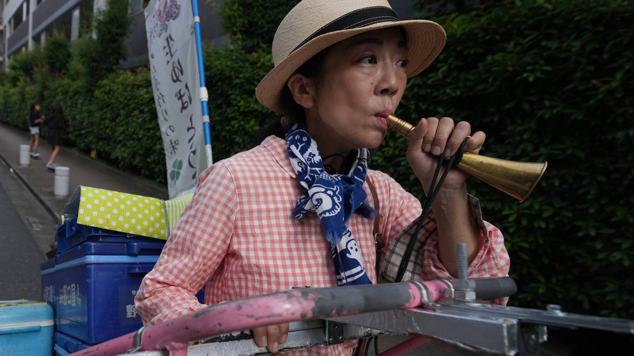 JAPÓN-VENDEDORA AMBULANTE