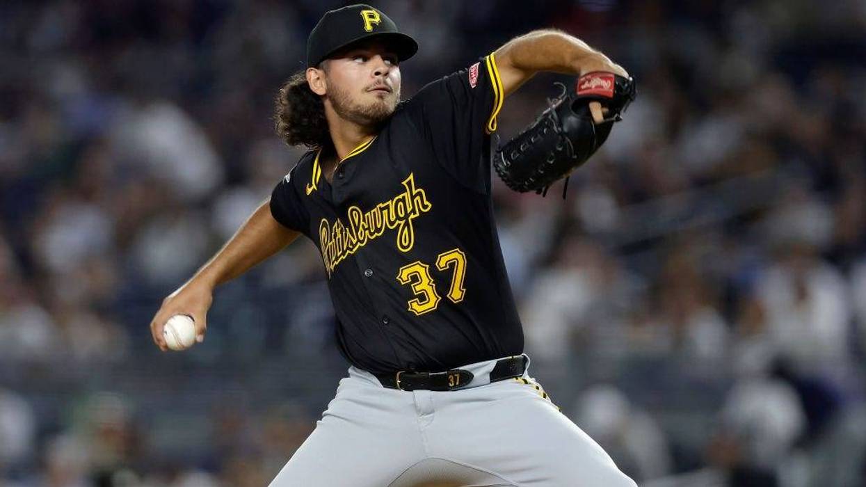 Jared Jones pitching side view