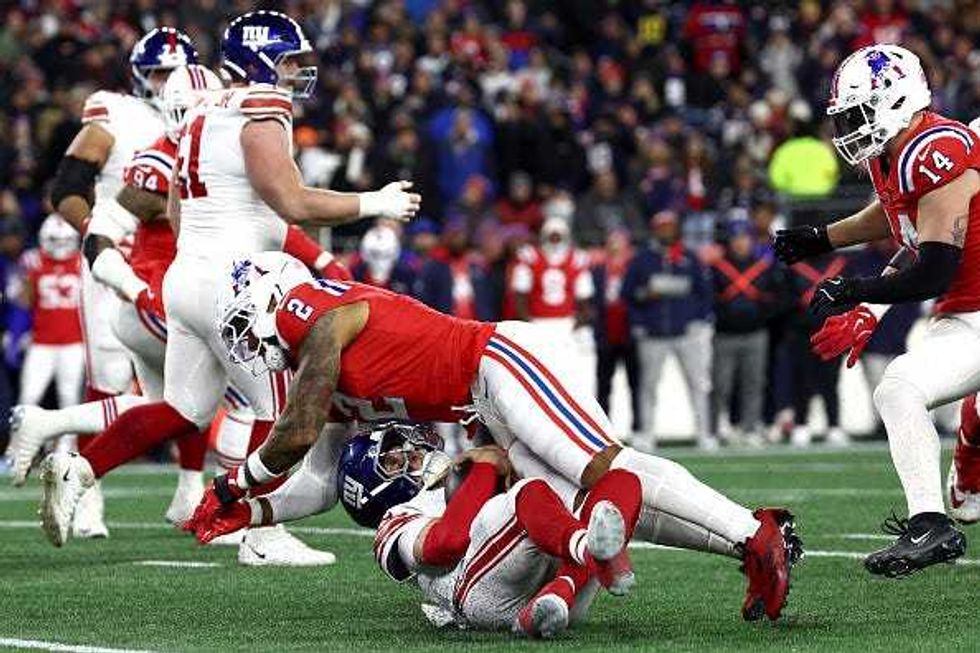 Jaxson Dart and Harold Landry III