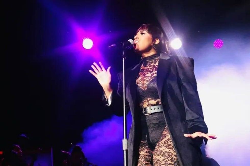 Jazmine Sullivan performing at Winter Fest