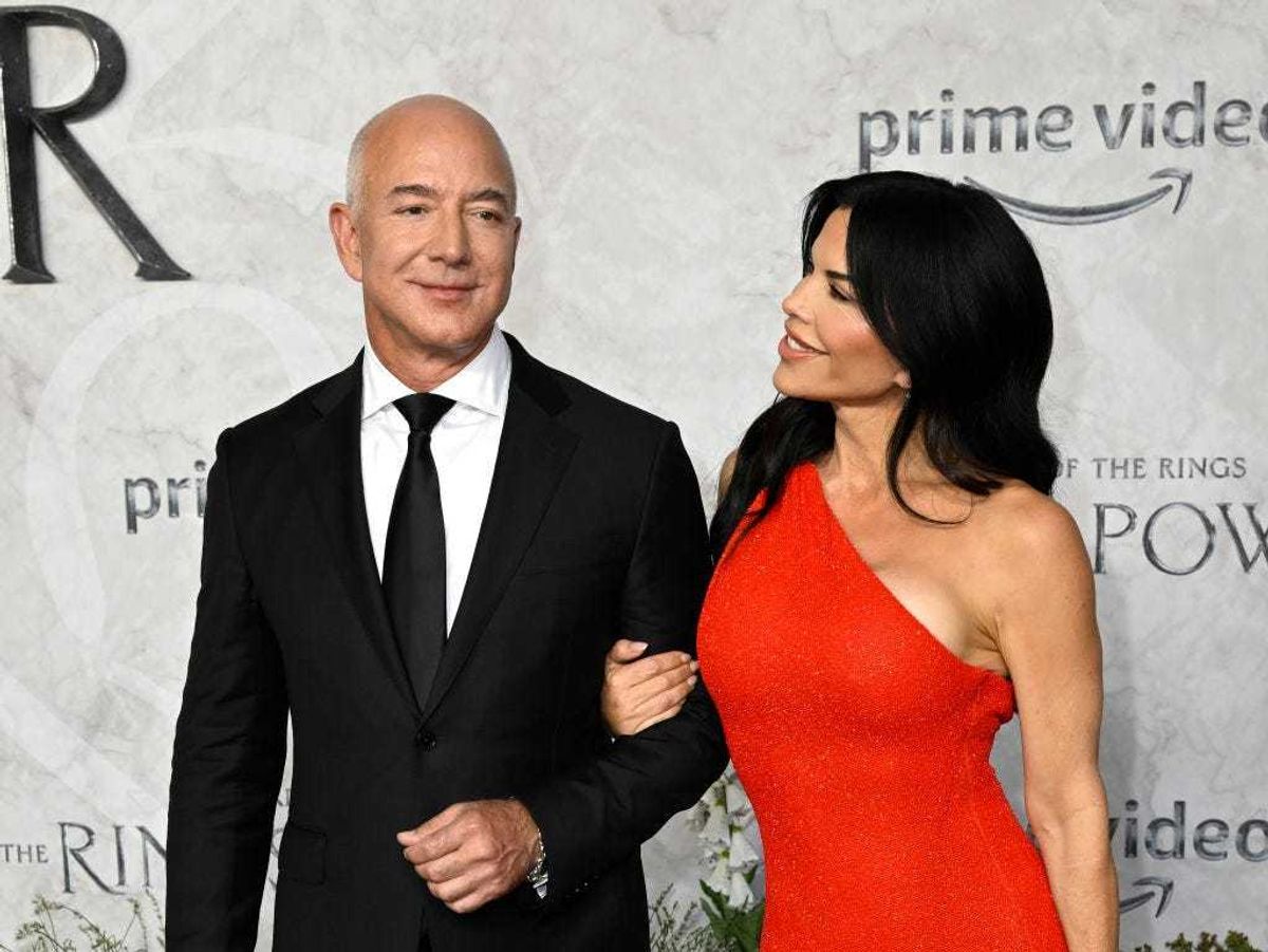 Jeff Bezos and Lauren Sanchez attend "The Lord Of The Rings: The Rings Of Power" World Premiere in Leicester Square on August 30, 2022 in London, England. (Photo by Gareth Cattermole/Getty Images)
