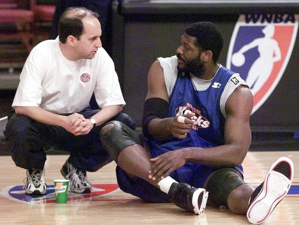 Jeff Van Gundy, left, and Larry Johnson