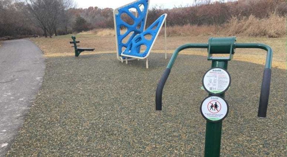 Jefferson Barracks Cemetery park trail