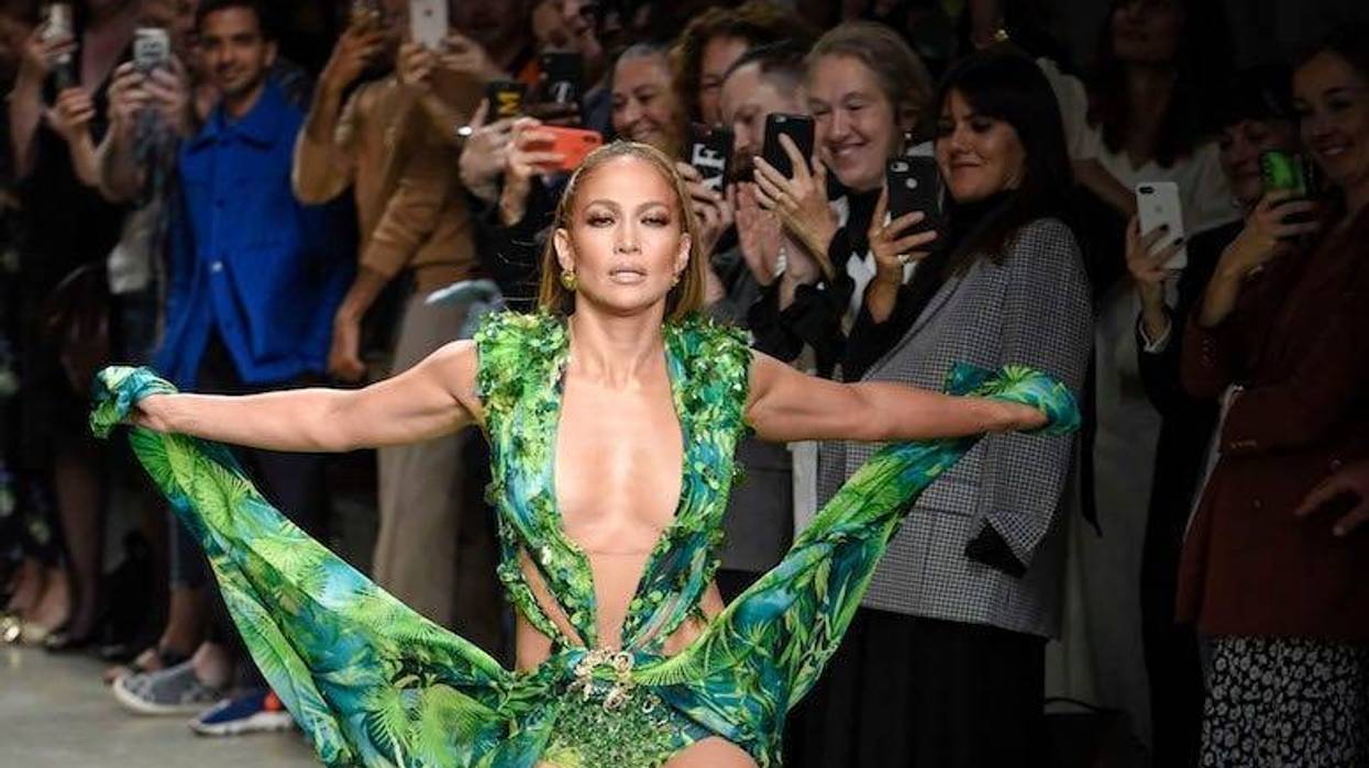 Jennifer Lopez, Milan Fashion Week 2019, Versace, Green Dress