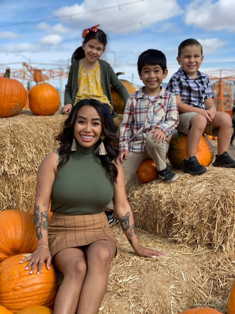 Jeri Melo and students