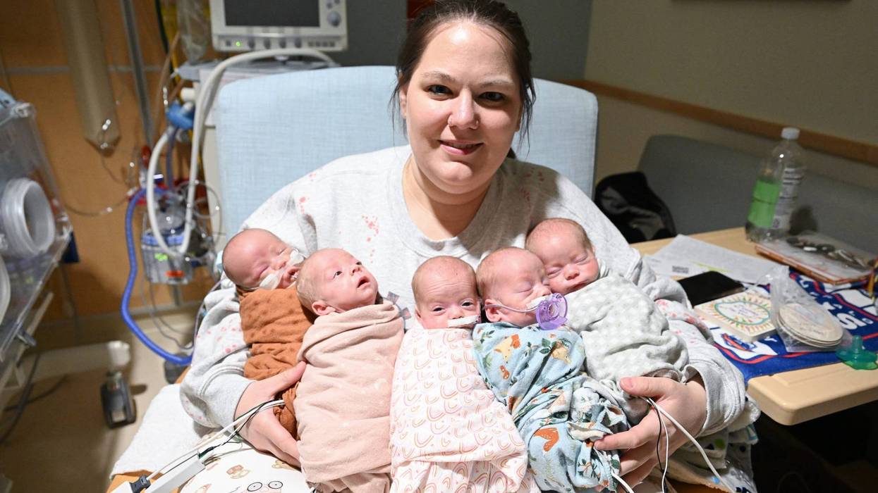 Jessica Lottbrein and her Quintuplets