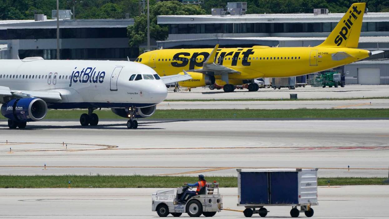 JetBlue Airways Airbus passes a Spirit Airlines Airbus A320