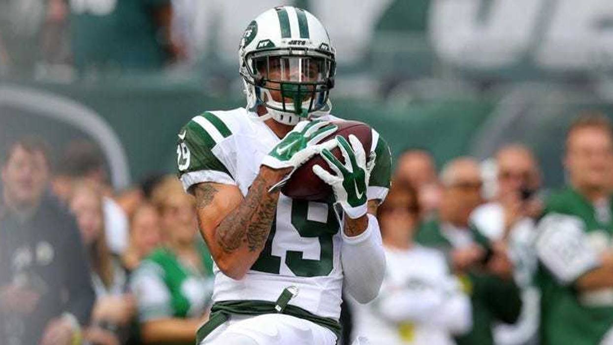 Jets wide receiver Devin Smith catches a pass during warmups before a game against the Philadelphia Eagles on Sept. 27, 2015, at MetLife Stadium.