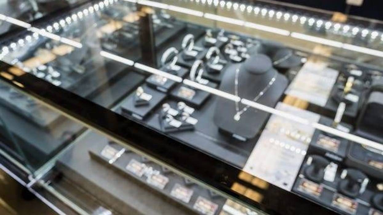 Jewelry store cabinet