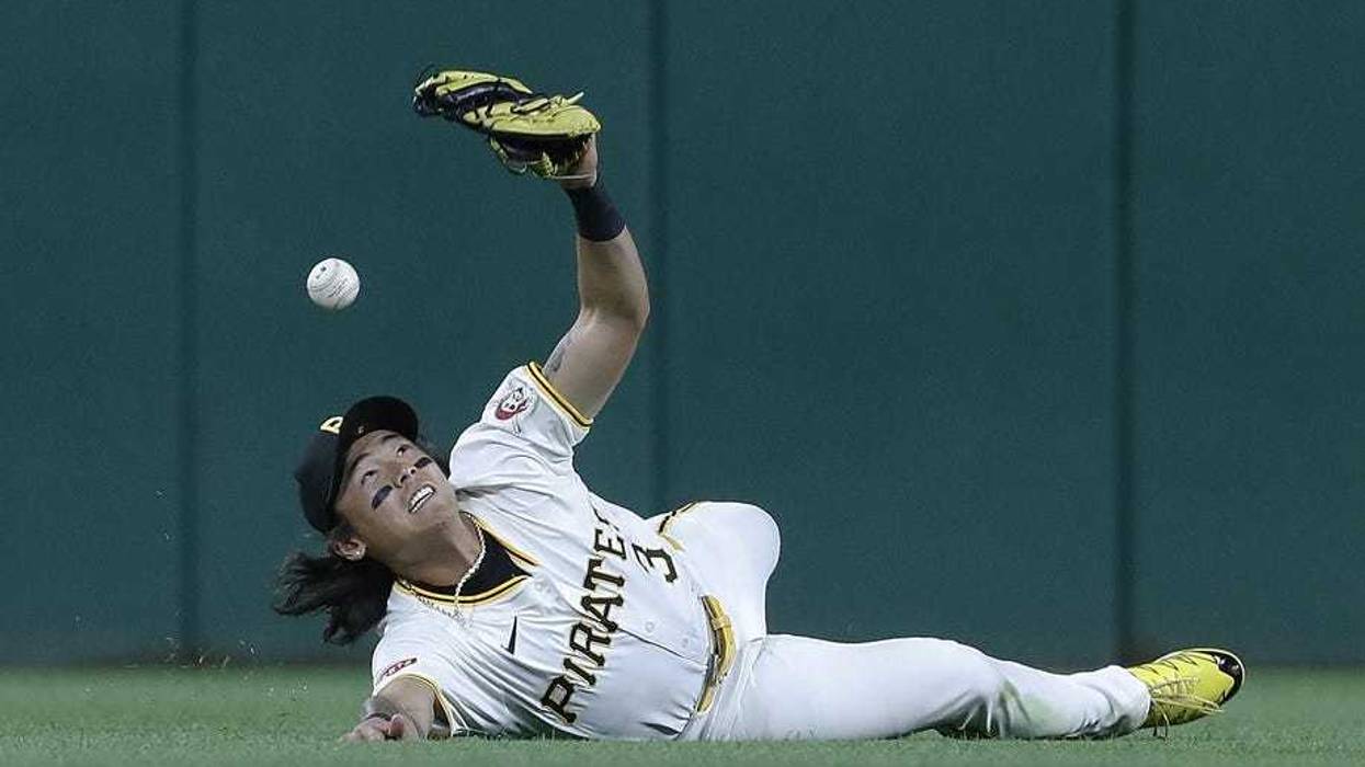 Ji Hwan Bae diving and missing ball