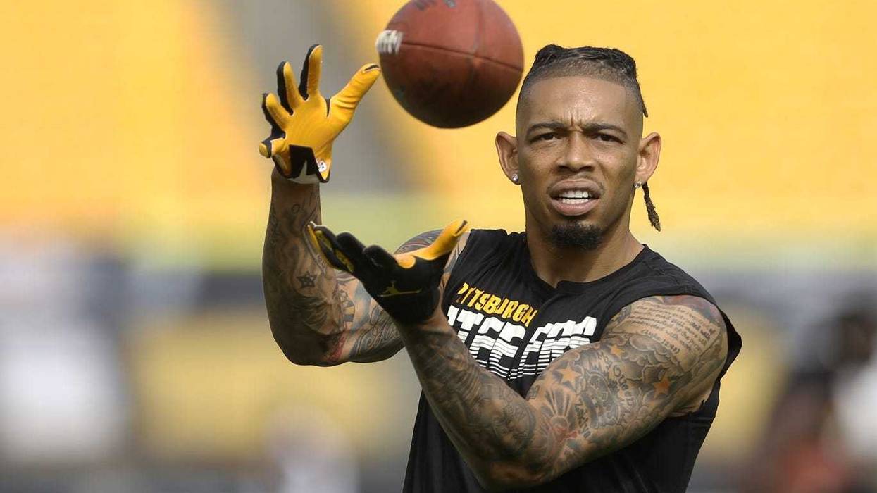 Joe Haden catching a pass in warmups