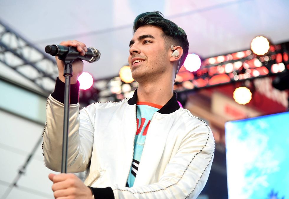 Watch Joe Jonas shock a spin class working out to the Jonas Brothers