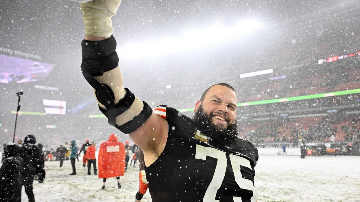 Joel Bitonio #75 of the Cleveland Browns celebrates after defeating the Pittsburgh Steelers in the game at Huntington Bank Field on November 21, 2024 in Cleveland, Ohio.