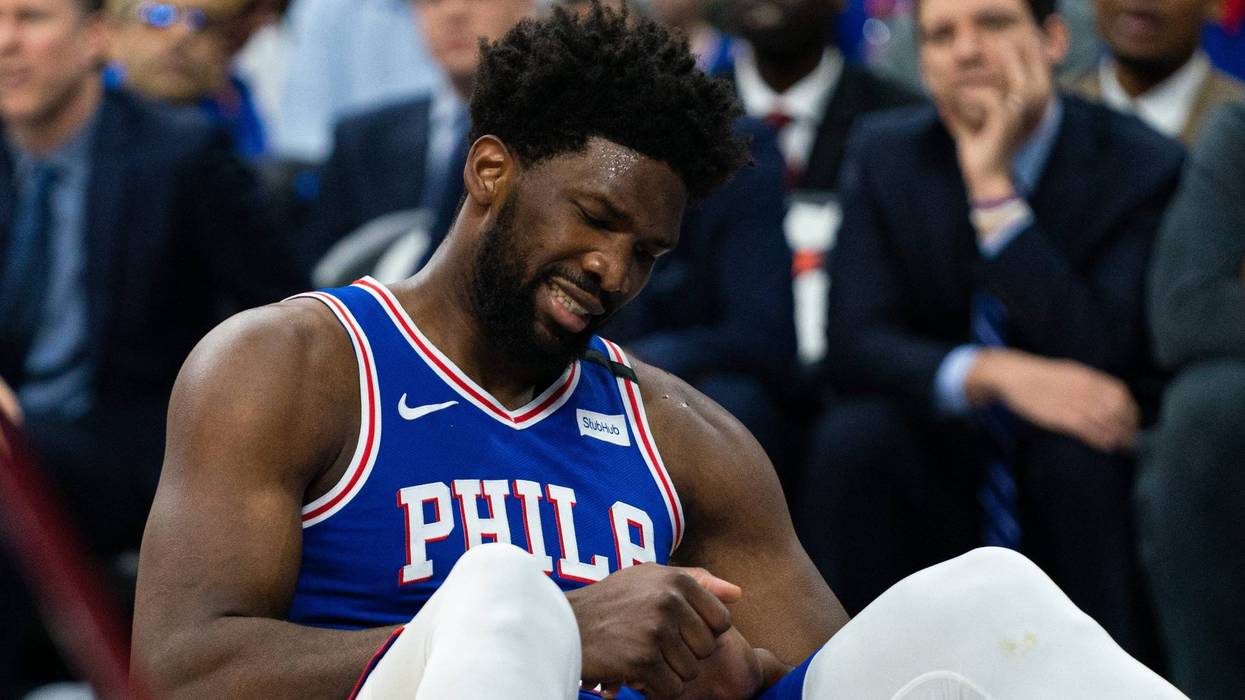 Joel Embiid dislocates finger