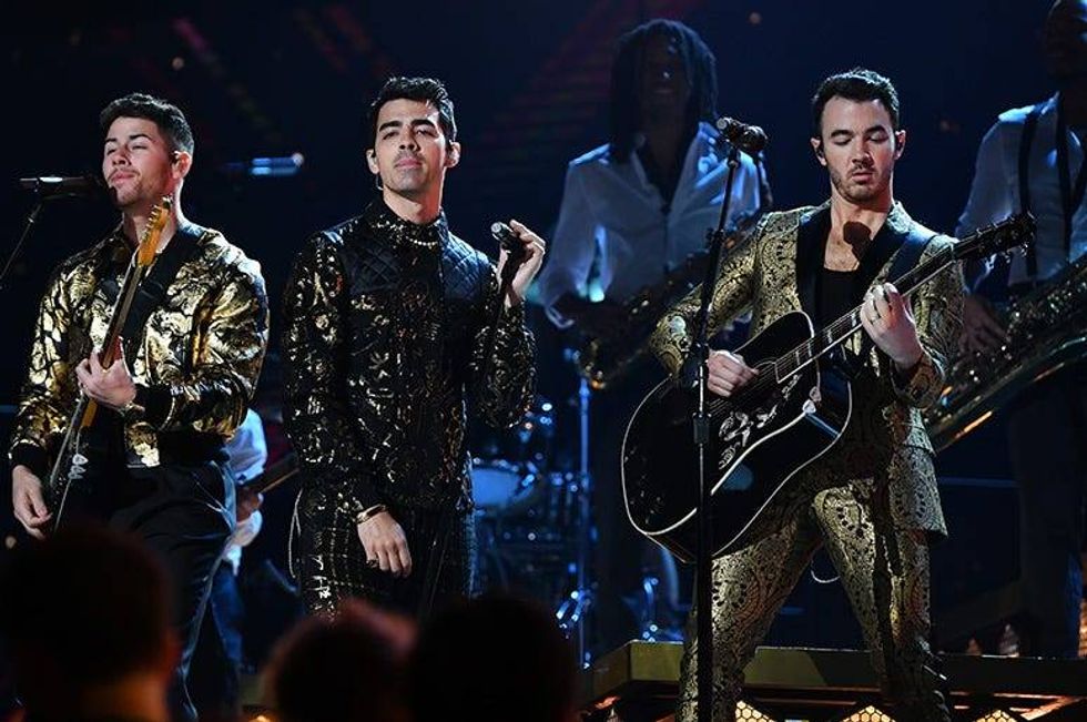 Jonas Brothers, Carly Rae Jepsen, Liam Payne and Dixie D’Amelio all unwrap new Christmas tunes