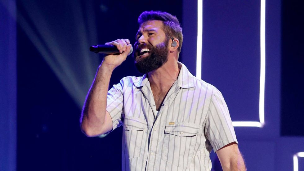 Jordan Davis shares how his latest #1 song ‘breaks rules’ and was inspired by a breakfast with his 3-year-old daughter