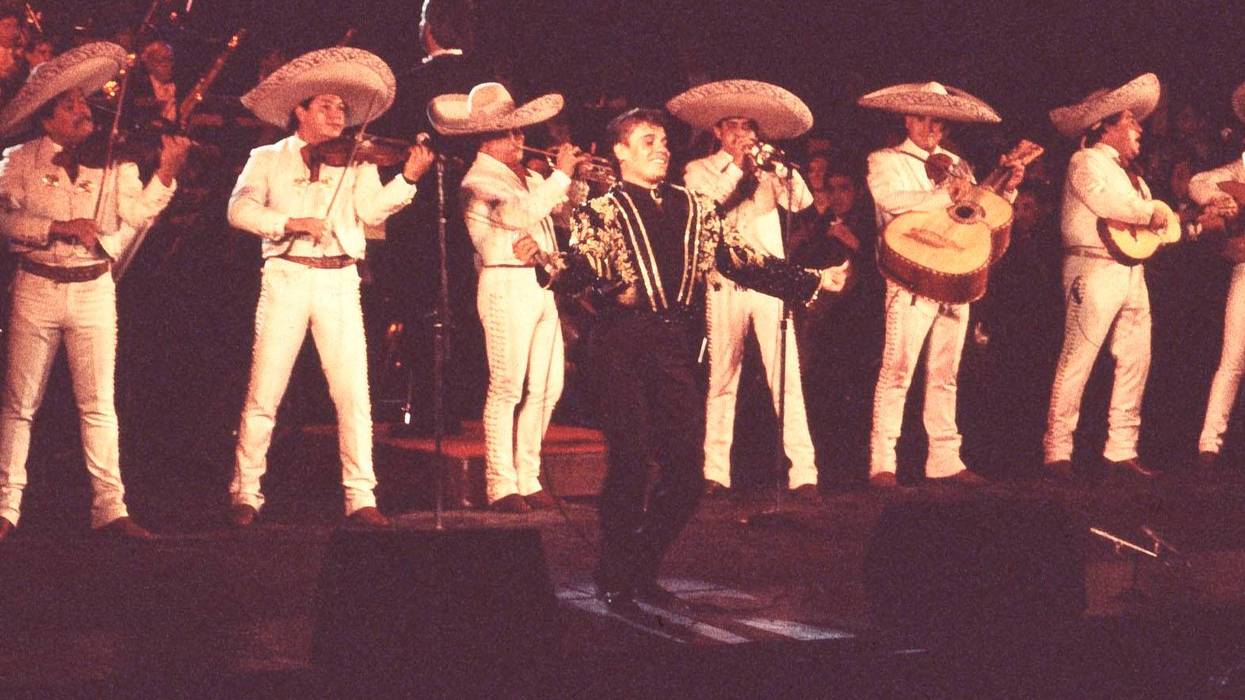 JUAN GABRIEL-MI PRIMER BELLAS ARTES