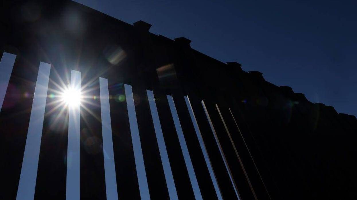 Judge blocks U.S. from expelling migrants under Title 42 policy