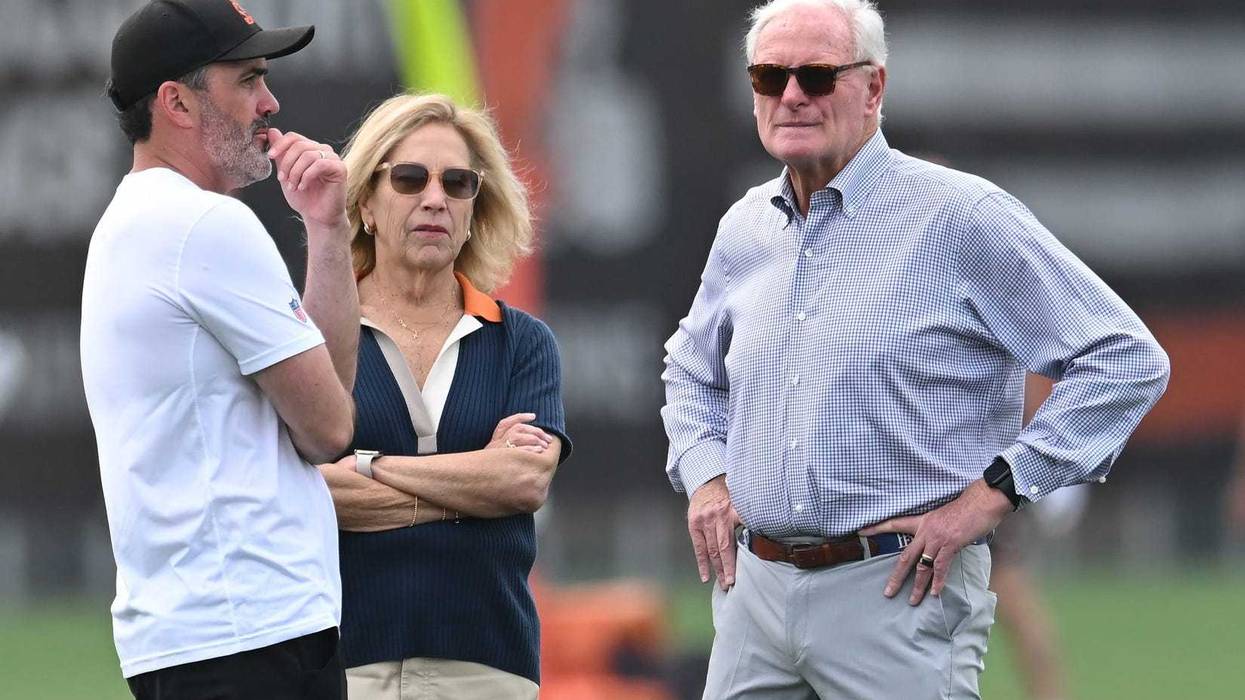 Jun 12, 2025; Berea, OH, USA; Cleveland Browns head coach Kevin Stefanski, left, and managing and principal partner Dee Haslam, middle, and managing and principal partner Jimmy Haslam watch practice during mini camp at CrossCountry Mortgage Campus.