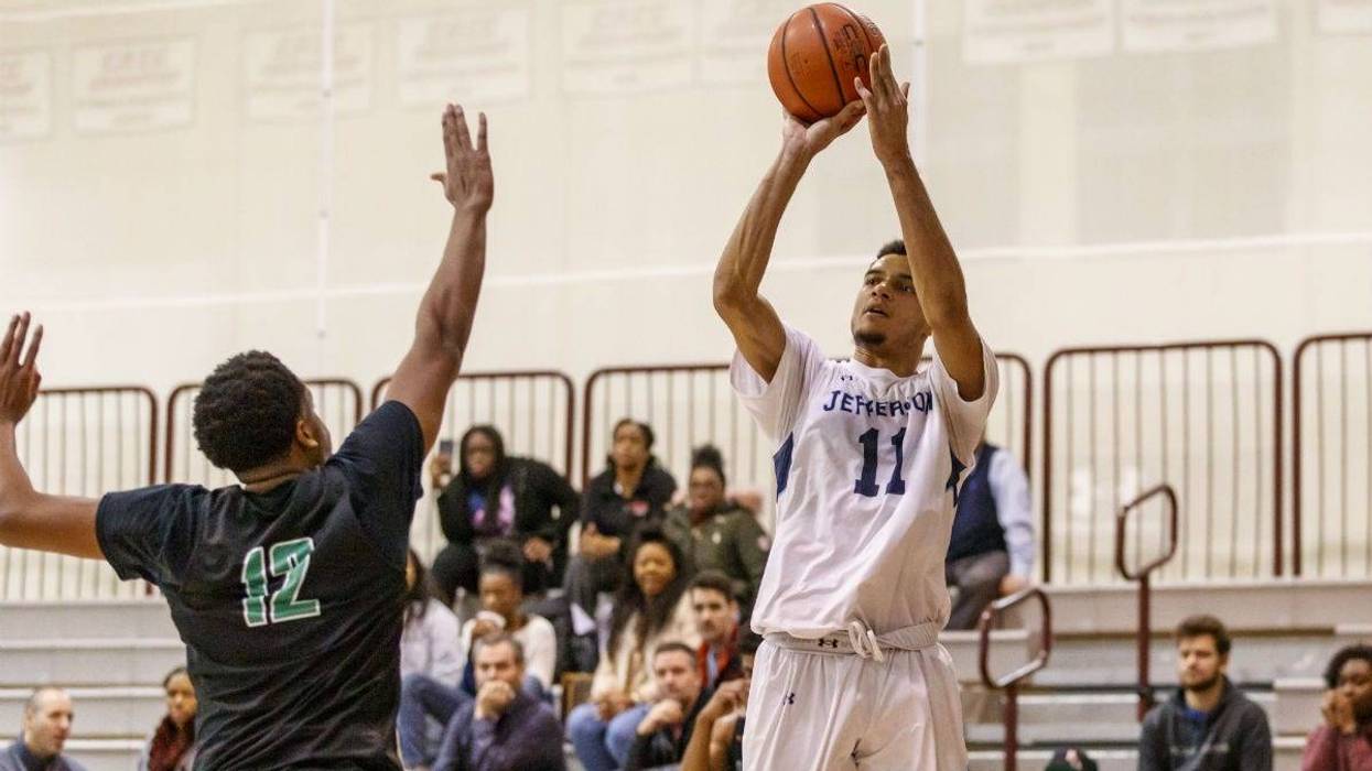 Junior forward DeVaughn Mallory