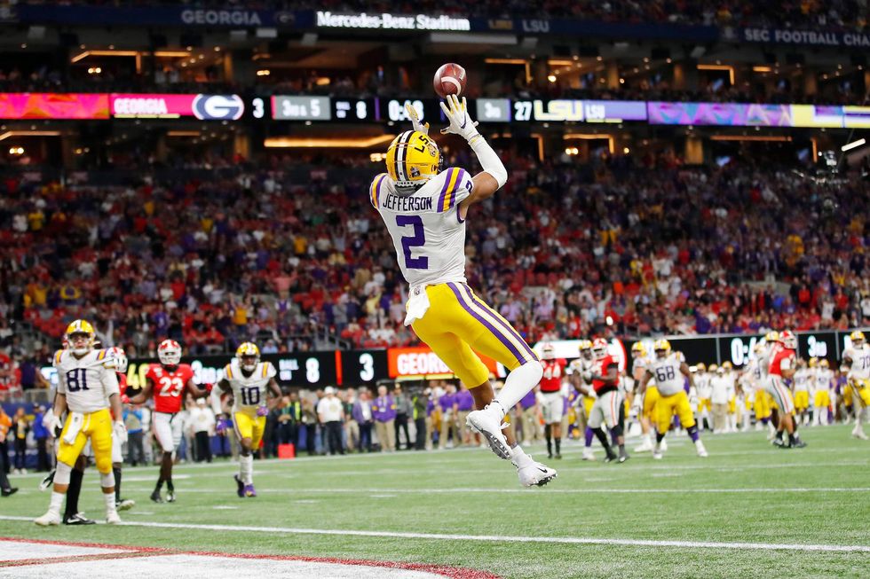 Justin Jefferson captures a wide-open touchdown for LSU