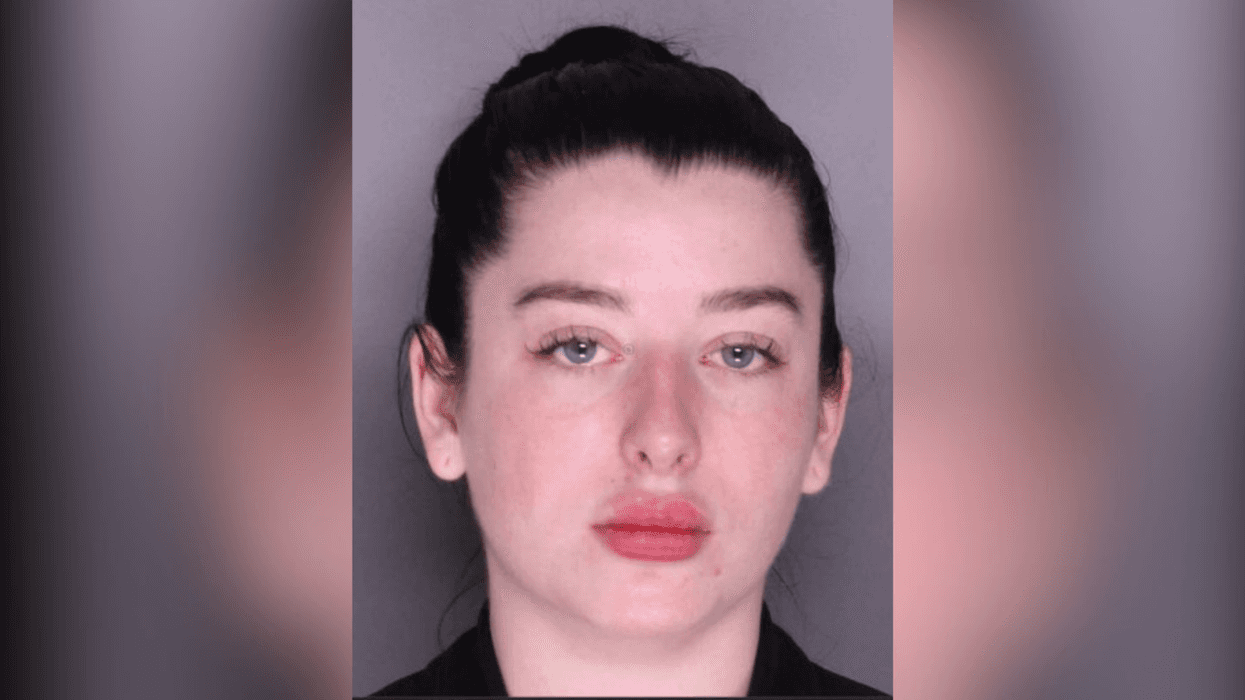 Woman steals package with more than $43K worth of silver and gold, flees to Arizona