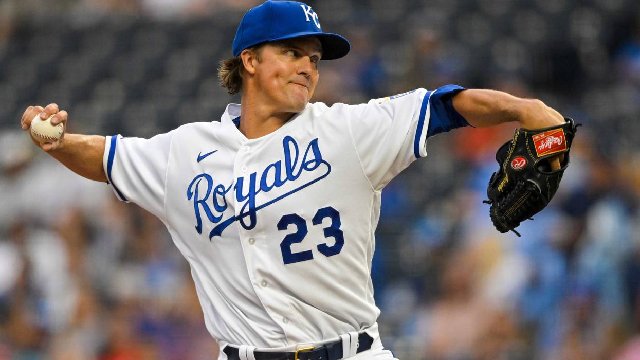 Kansas City Royals starting pitcher Zack Greinke delivers to a Los Angeles Angels batter during the first inning