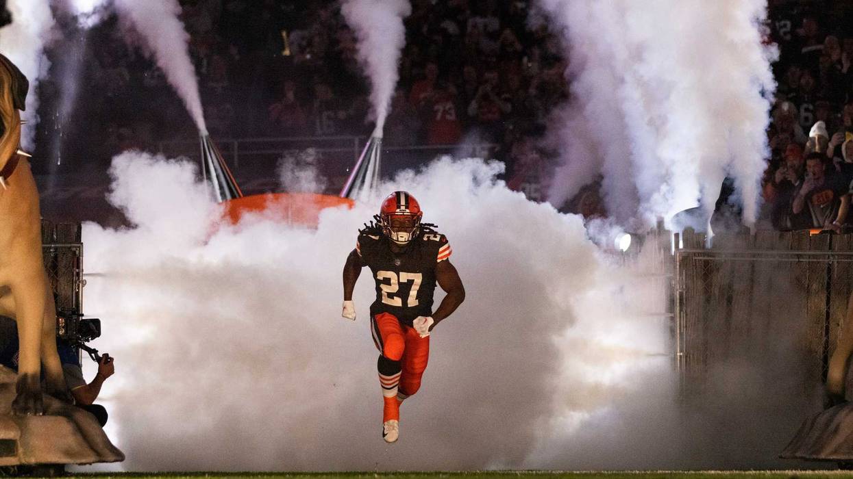 Kareem Hunt (27) runs onto the field for player introductions before the game against the Cincinnati Bengals at FirstEnergy Stadium.