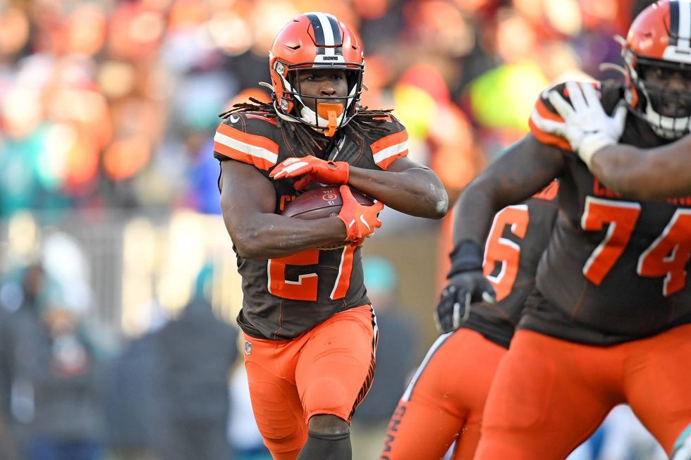 Kareem Hunt carries the rock for Cleveland in 2019