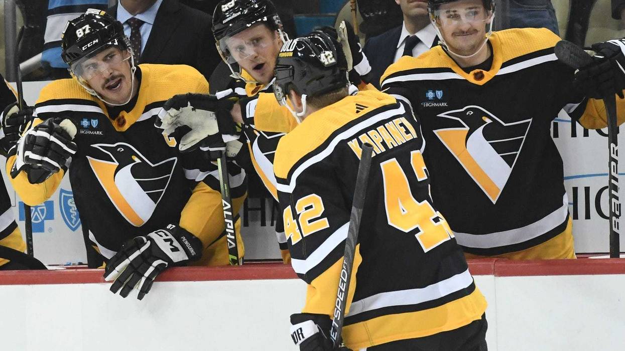 Kasperi Kapanen congratulated after goal