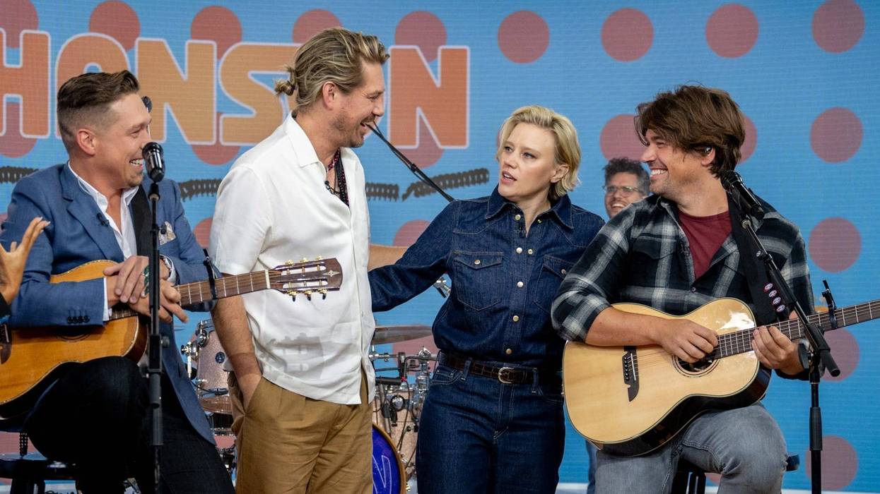 Kate McKinnon and Hanson