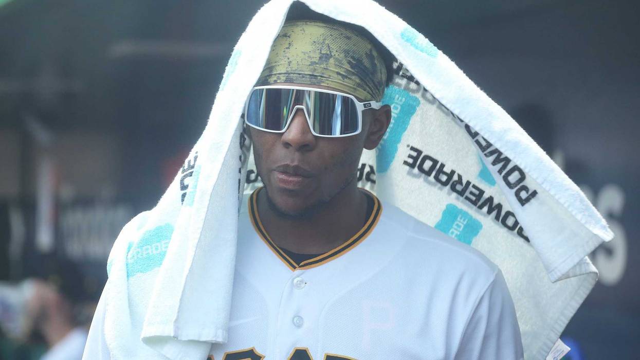 Ke'Bryan Hayes with towel over head