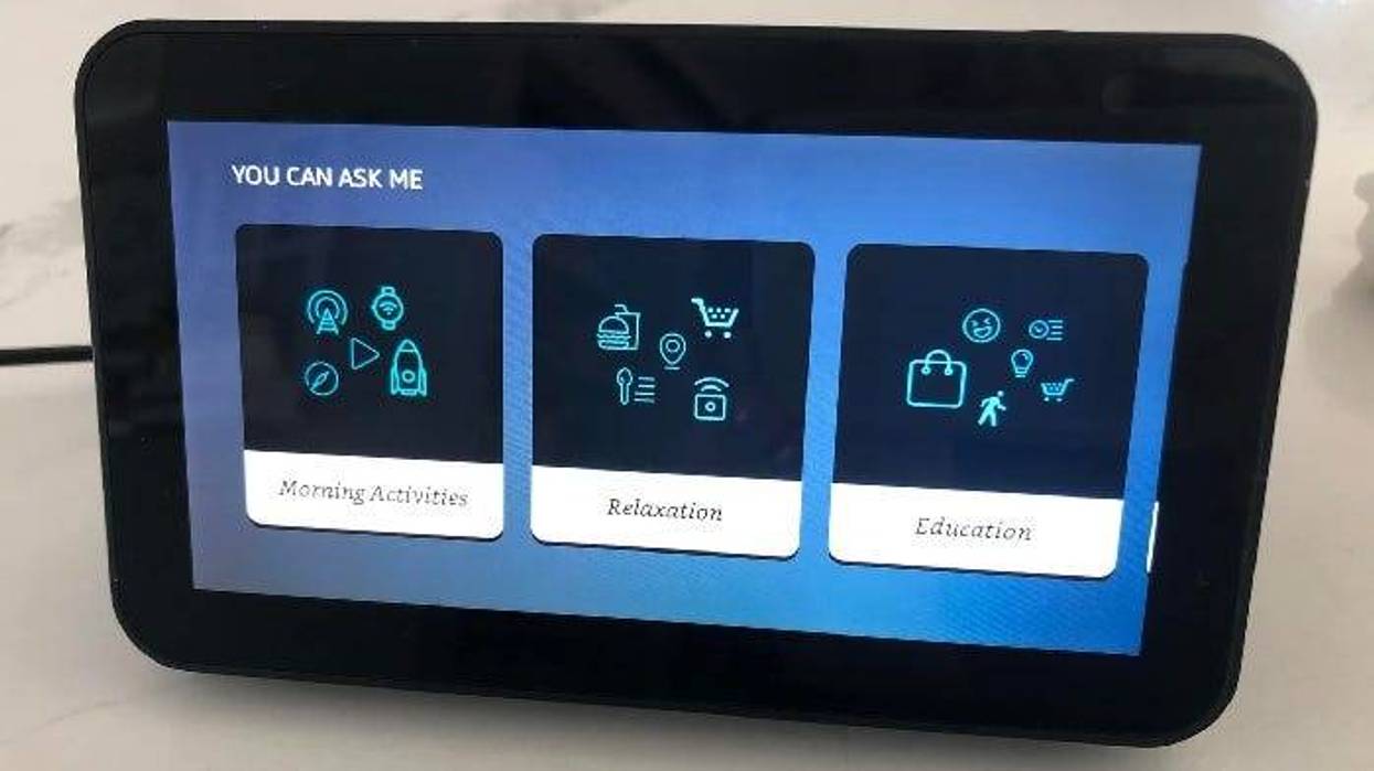 Kendra Puts Her Alexa In The Microwave For Privacy