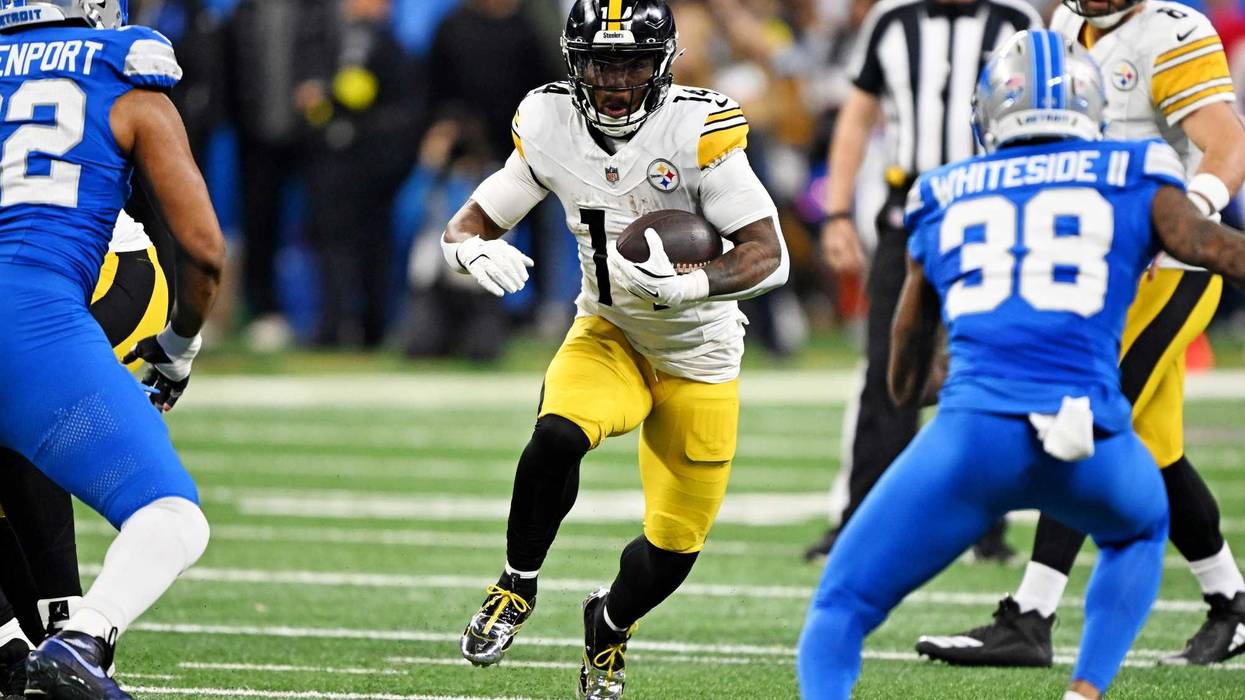 Kenneth Gainwell running