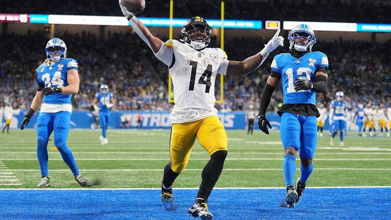 Kenneth Gainwell scores vs Detroit