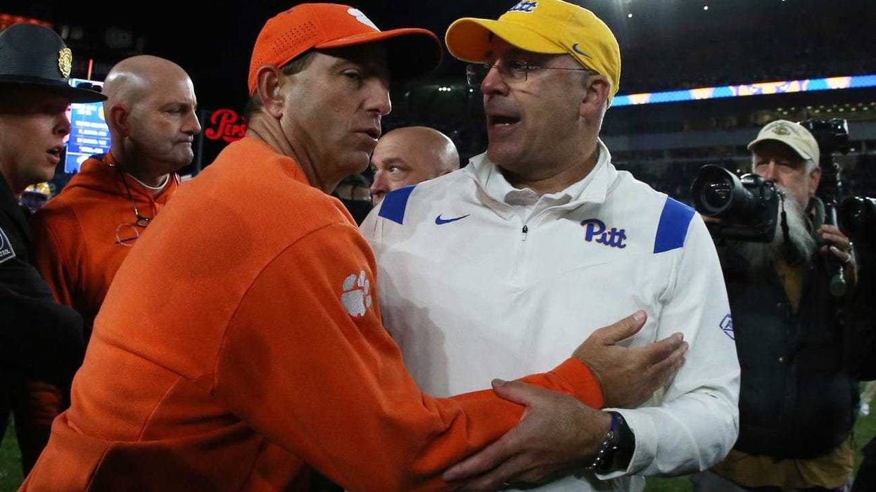 Kenny Pickett celebrates TD