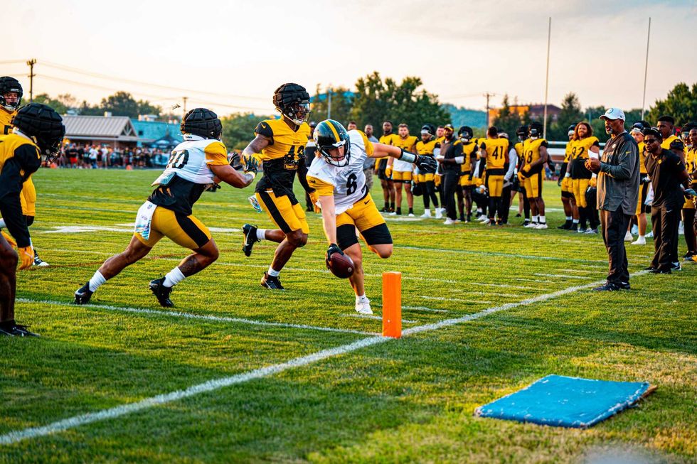 Kenny Pickett diving for a TD
