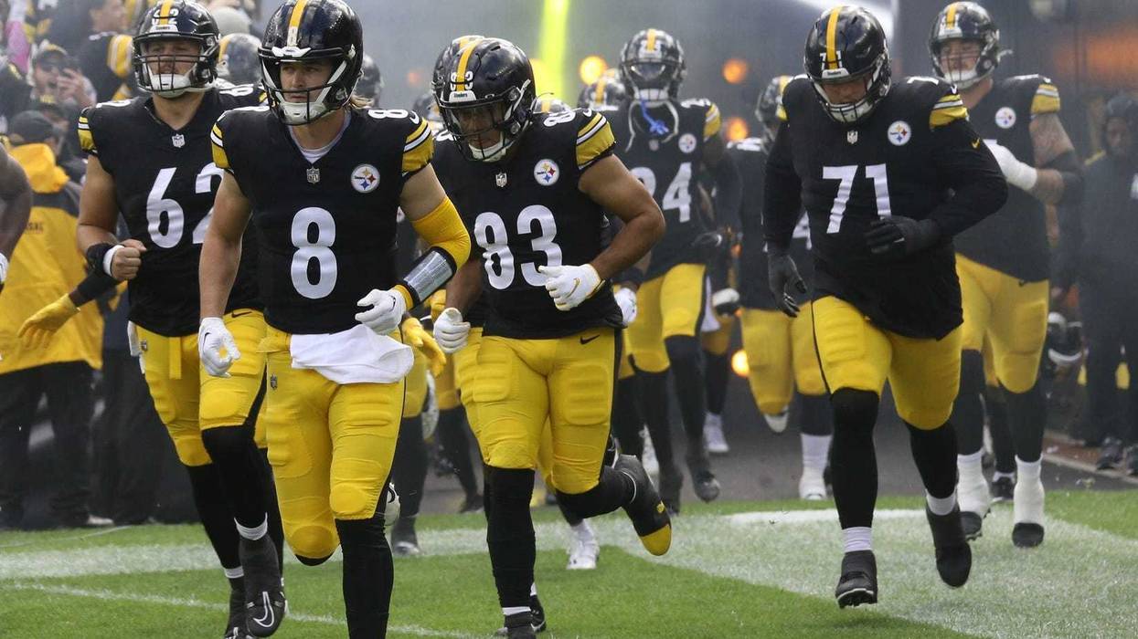 Kenny Pickett leads team onto the field