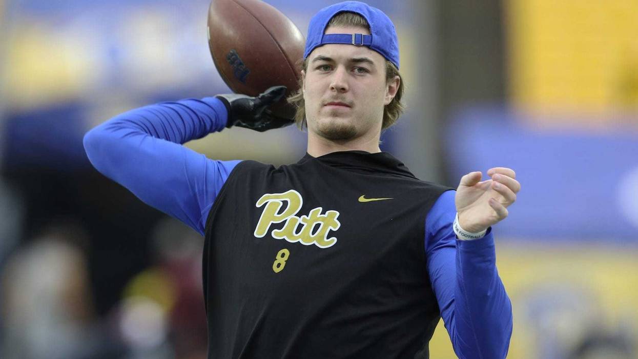Kenny Pickett throwing in workouts