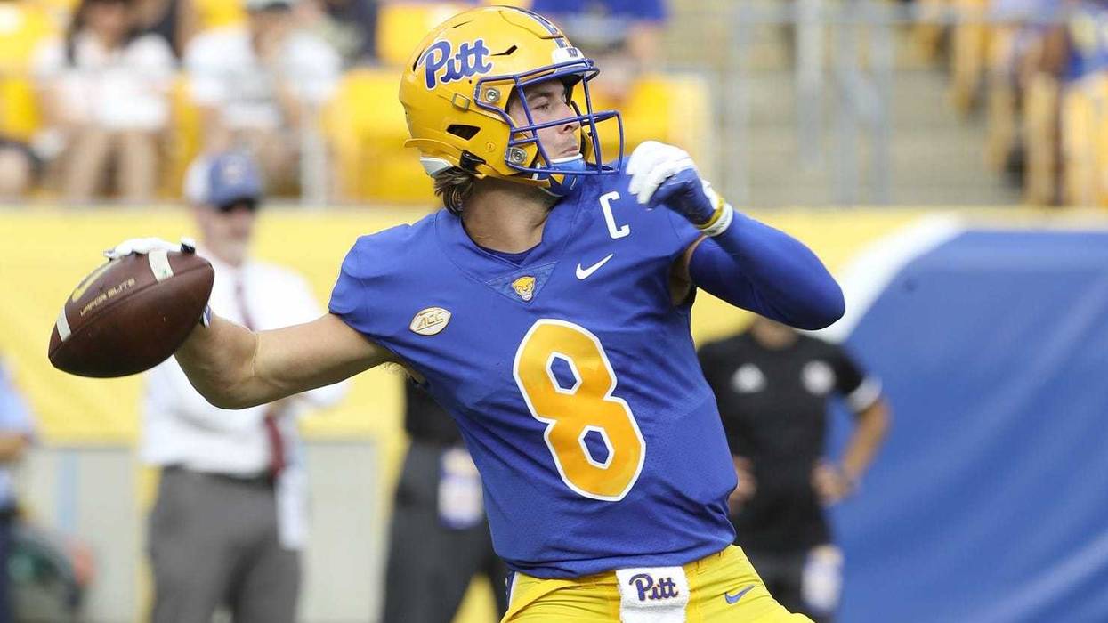 Kenny Pickett throwing