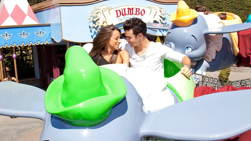 6 of the cutest couple pics from the Jonas Brothers