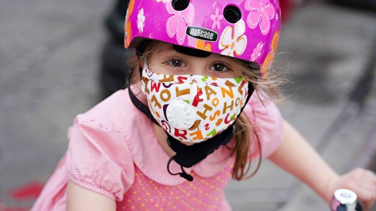 Kid with mask (GETTY)