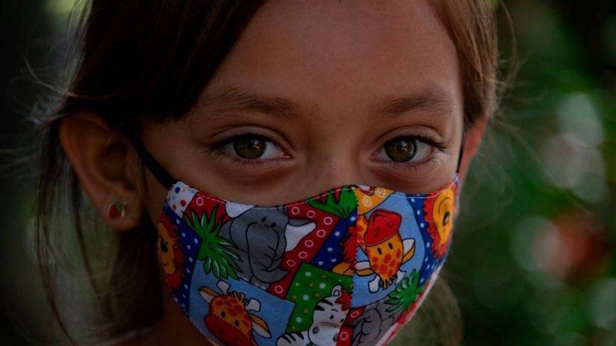 Kids with masks (GETTY)